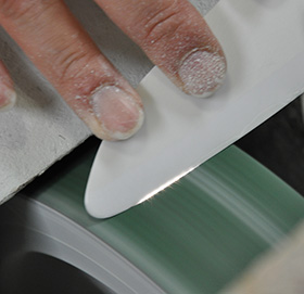 Photo：Image of blade sharpening work