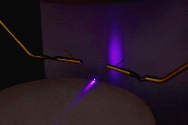 Photo: 100 Micron Long Laser Developed by Kyocera