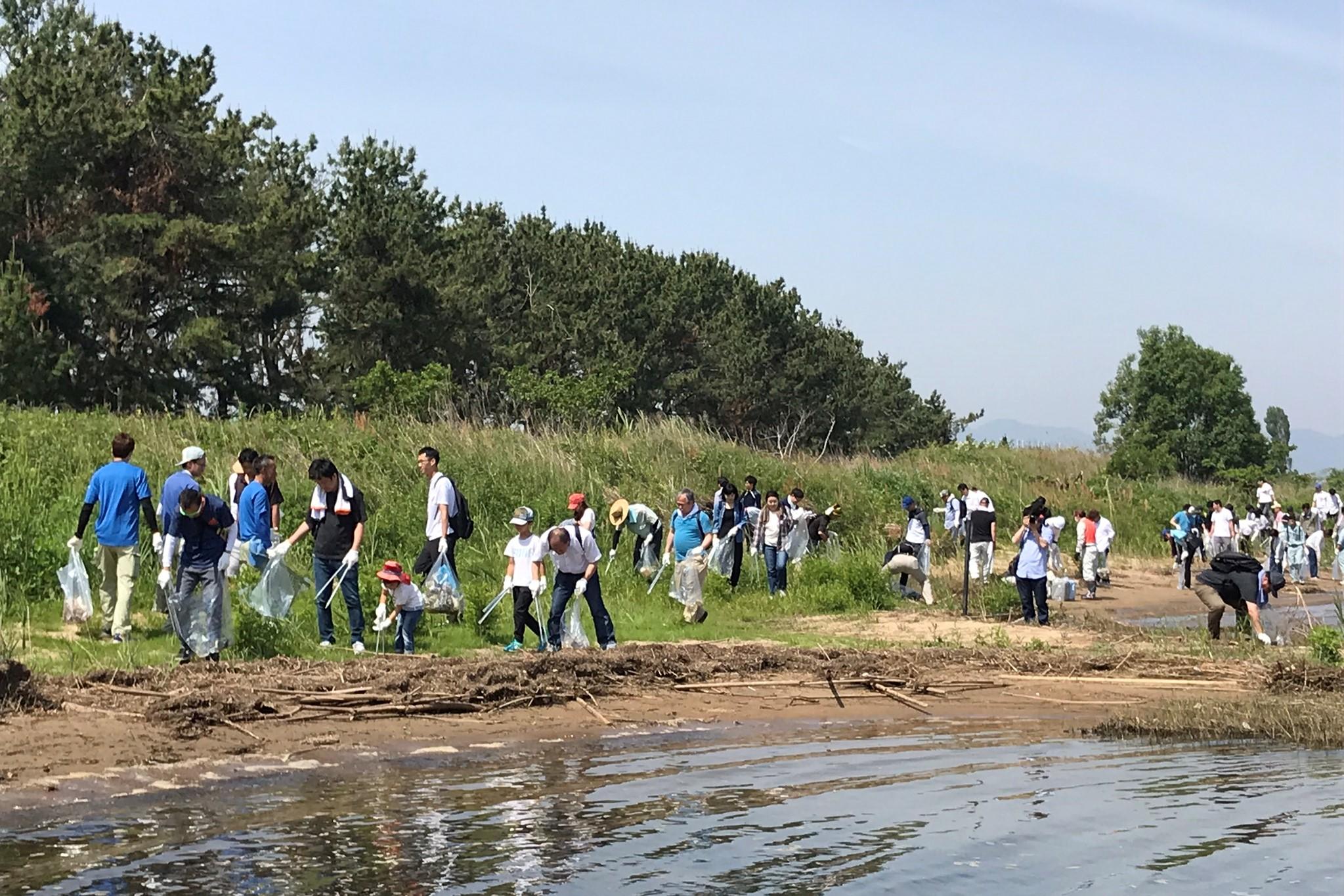 Lake Biwa Simultaneous Cleanup