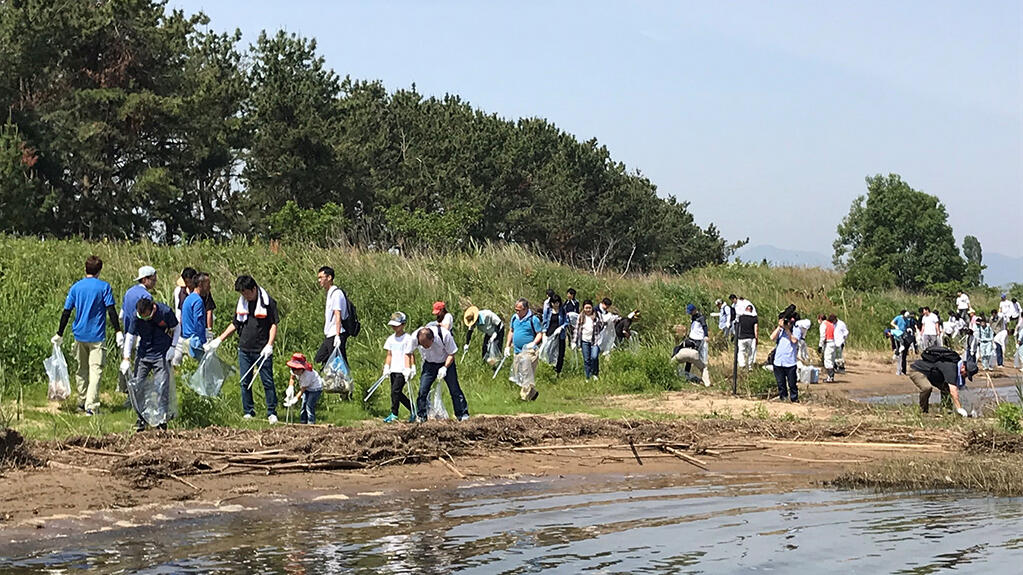 Lake Biwa Simultaneous Cleanup