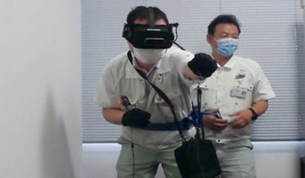 VR experience of getting a hand trapped in a press (Kagoshima Kokubu Plant)