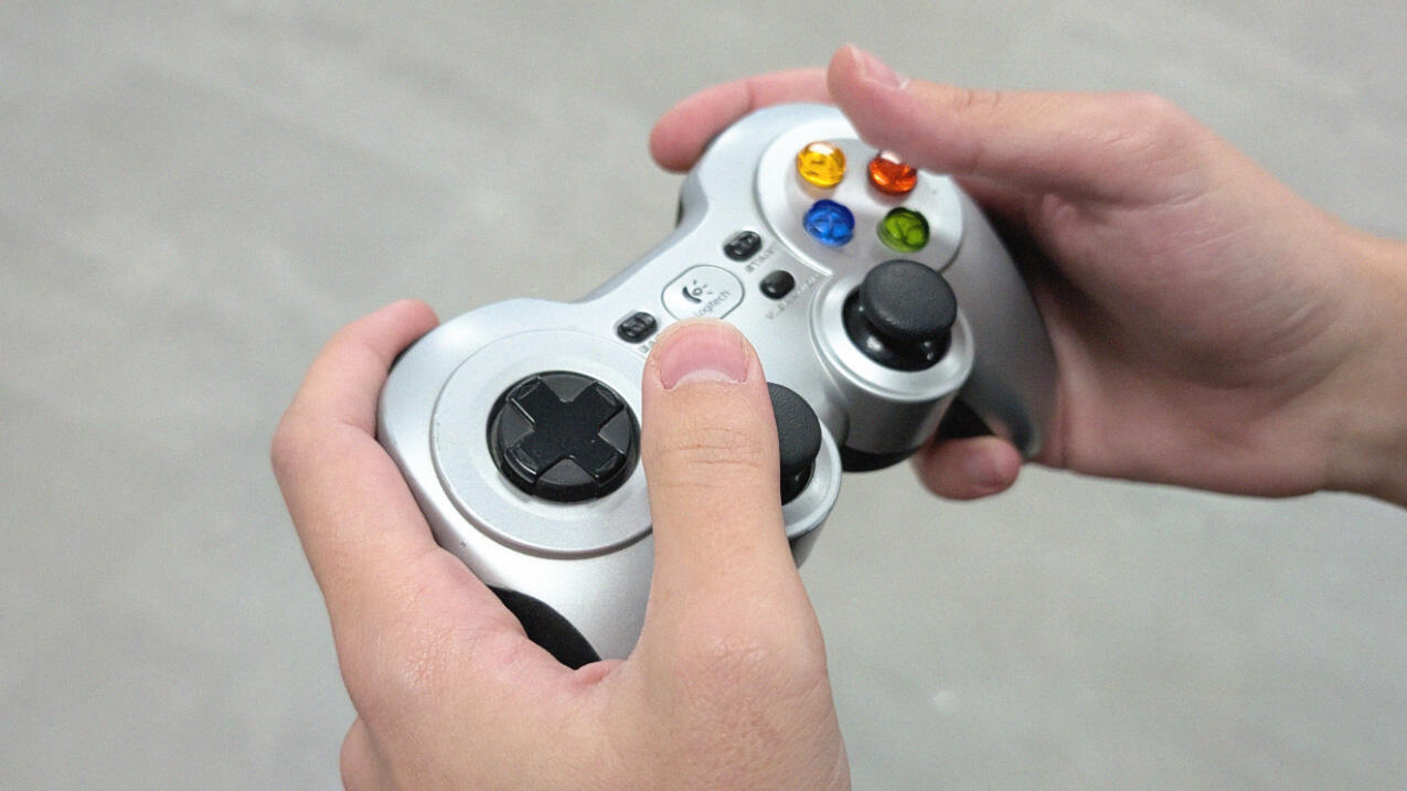 Operating a remote-controlled robot using a dedicated controller